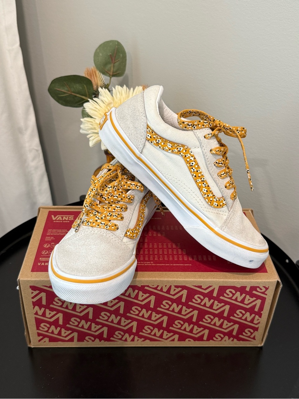 Vans Kids Old Skool Ditsy Floral Sneaker—Youth Size 2